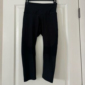 Nike women’s capri mesh leggings